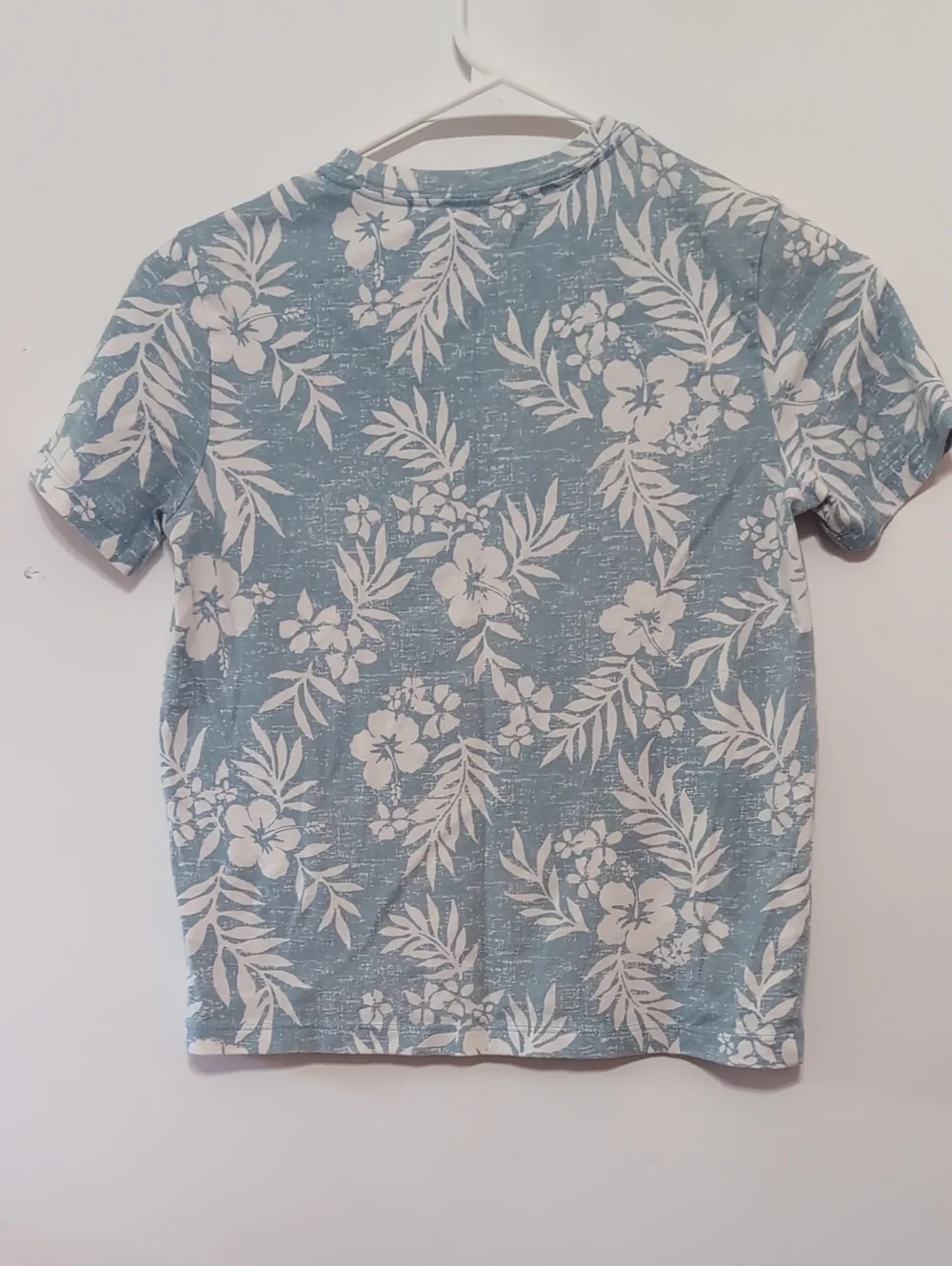 Old Navy Boy's light Blue Hawaiian Floral Crewneck Short Sleeve Tshirt Medium